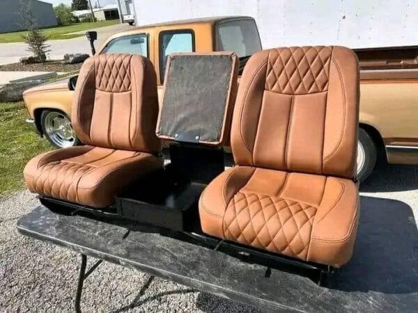 C10 BUCKET SEAT WITH CONSOLE - Image 3