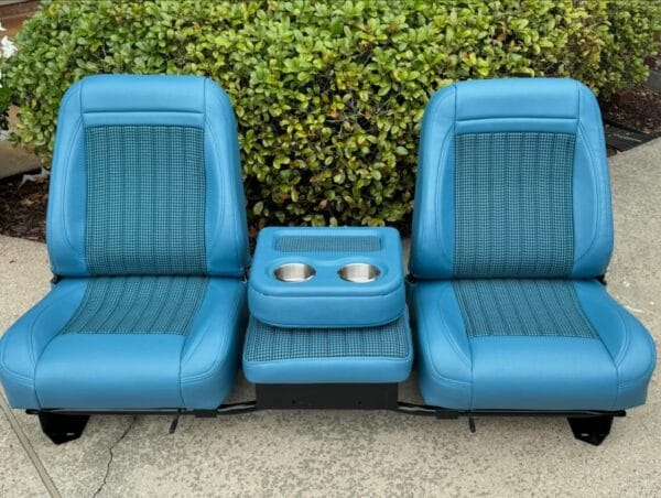 C10 bucket seat with center console