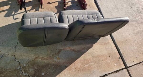 C1500 Cheyenne  Chevrolet  Extended cab  Single cab  Seats comes with seats legs just need to be painted color your choose  1988 to 2000 - Image 3