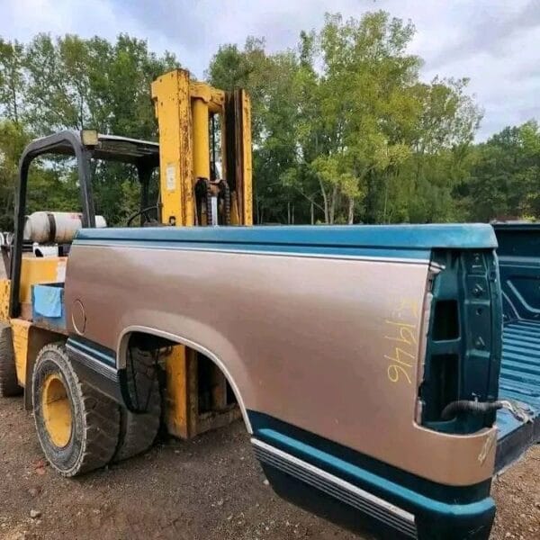 1988-1998 Chevrolet / GMC 1500 2500 3500 OBS 6’ 6” Short Bed Very clean and in good condition  No rust or dents on this beauty - Image 2