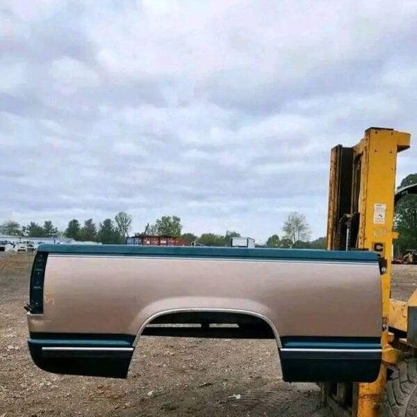 1988-1998 Chevrolet / GMC 1500 2500 3500 OBS 6’ 6” Short Bed Very clean and in good condition  No rust or dents on this beauty - Image 5