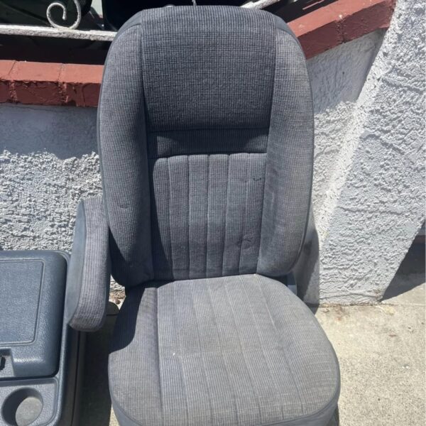 Ford f150 1988 bucket seats in good condition  fits 1987-1991 ford lariat ford 150 - Image 3